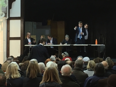 Greg taking questions at Heathrow public meeting